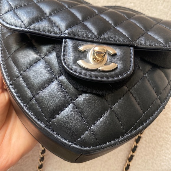 CHANEL Large Heart Bag black CC 22S Lambskin Leather Crossbody NEW Authentic - Picture 7 of 16